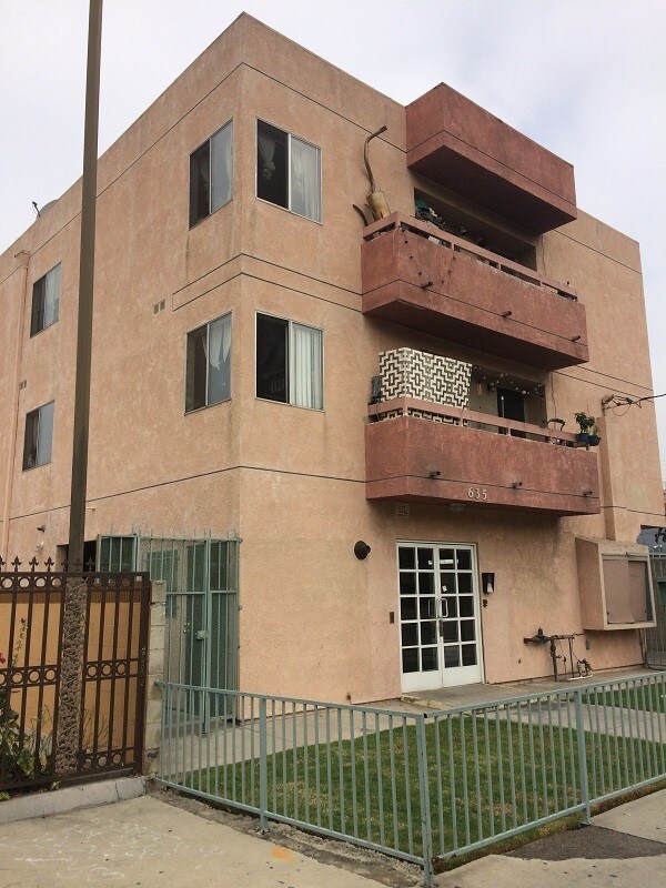 Building Photo - 635 N Virgil Ave