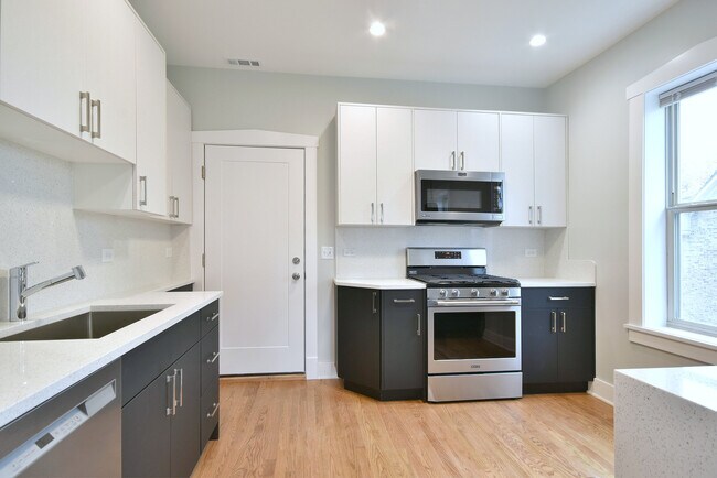 Foto del edificio - 225 B Washington Blvd