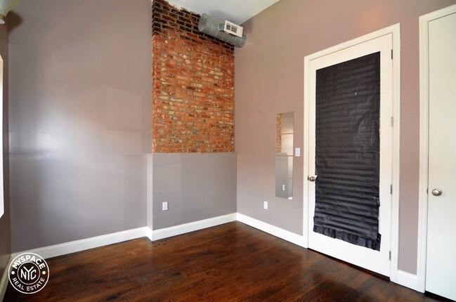 Foto del edificio - 524 Chauncey St