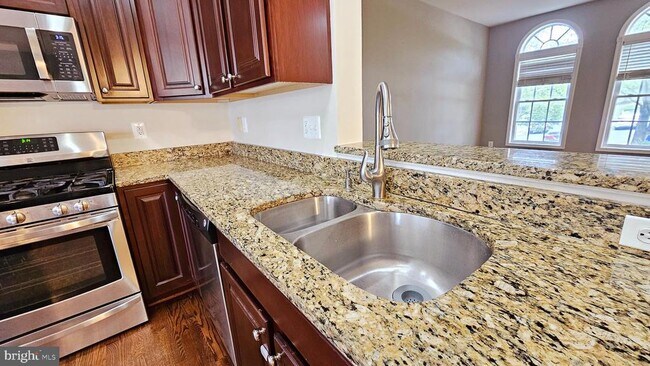 Foto del edificio - 3504 Tabard Ln