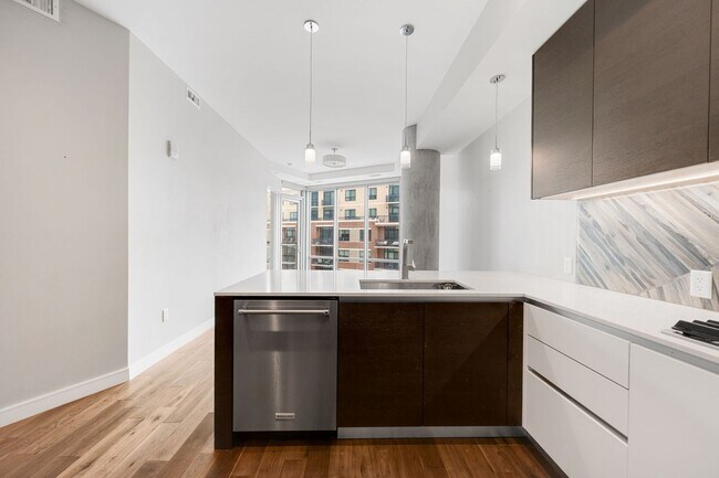 Foto del edificio - 1BD, 1.5BA Condo at the Lakehouse off Sloan's Lake