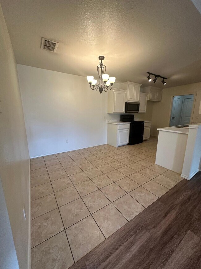 Foto del edificio - 6133 72nd Pl