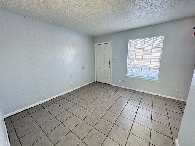 Foto del edificio - 1405 N Gray St