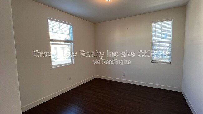 Building Photo - 448 Albertina Ave