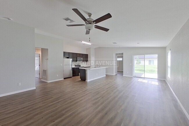 Foto del edificio - 3908 23rd ST SW