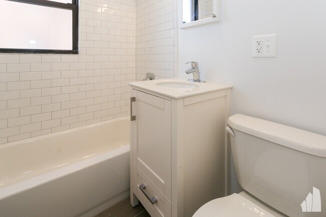 Building Photo - 2543 N Spaulding Ave