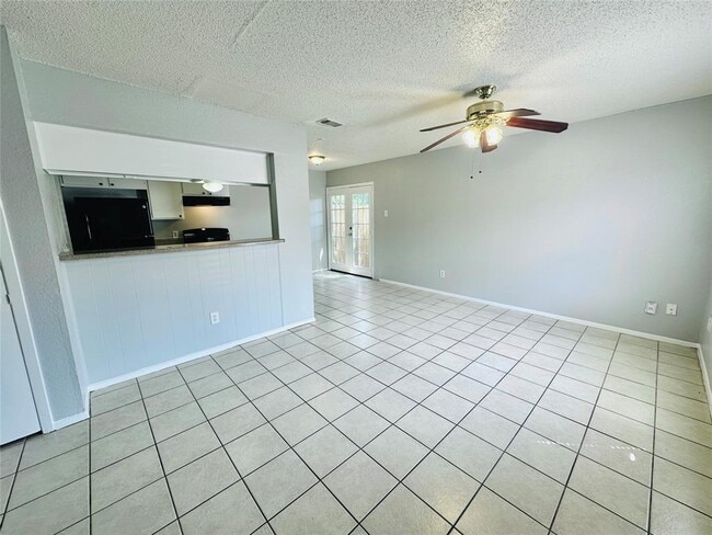 Building Photo - 5305 Woodland Oaks Ct
