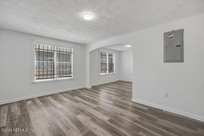 Foto del edificio - 1216 W 24th St
