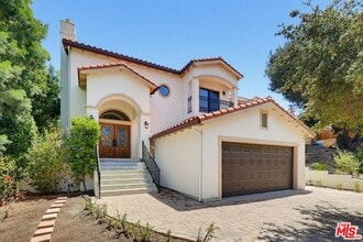 Building Photo - 3528 Mesquite Dr