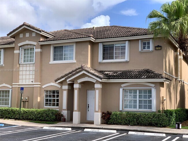 Foto del edificio - 5761 NW 115th Ct