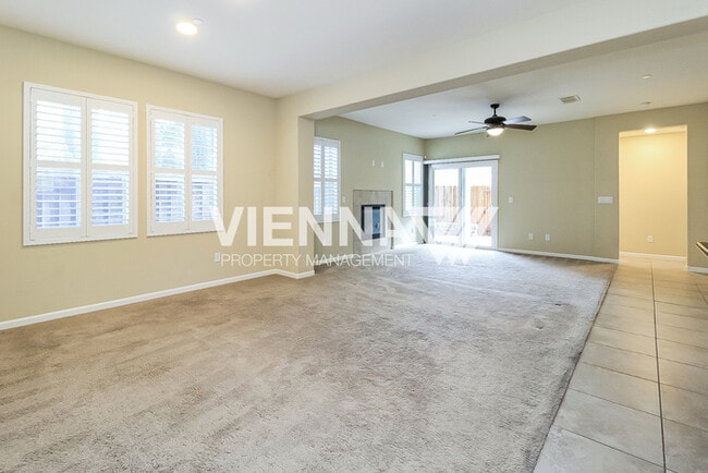 Foto del edificio - 7933 Collins Isle Ln