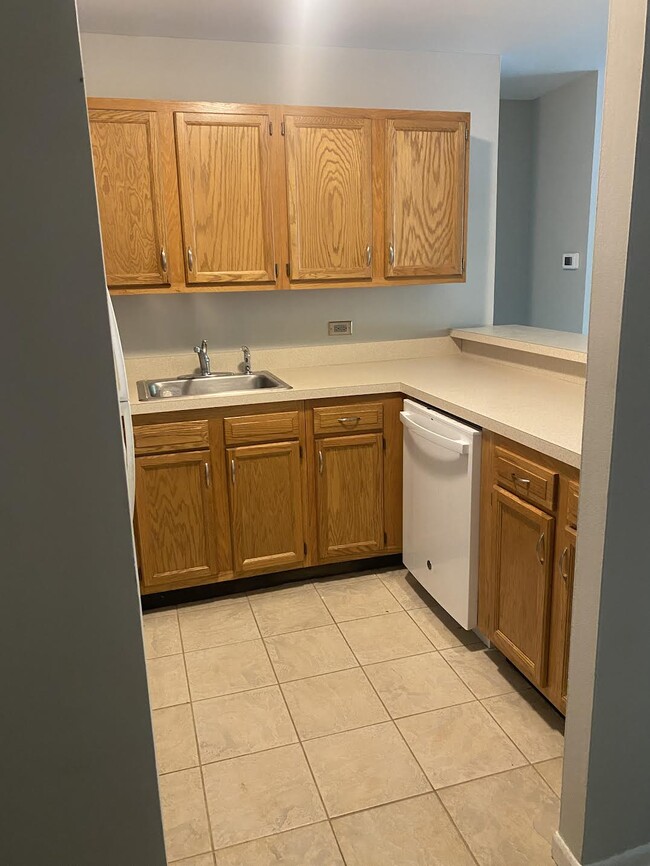 Kitchen - 5820 Oakwood Dr