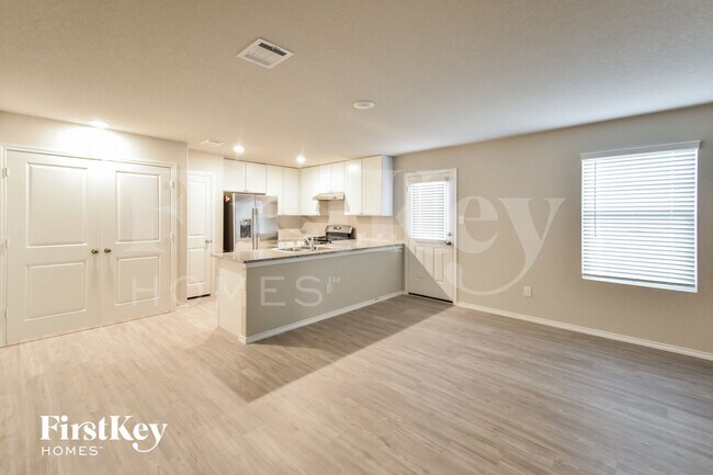 Foto del edificio - 10815 Giacconi Dr