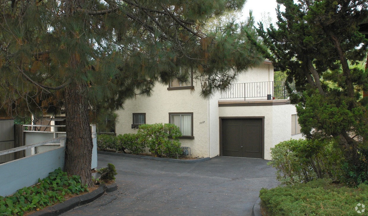 Primary Photo - 10189 Viceroy Ct