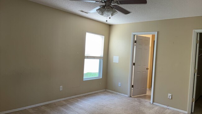 Building Photo - 323 Bellegrove Dr