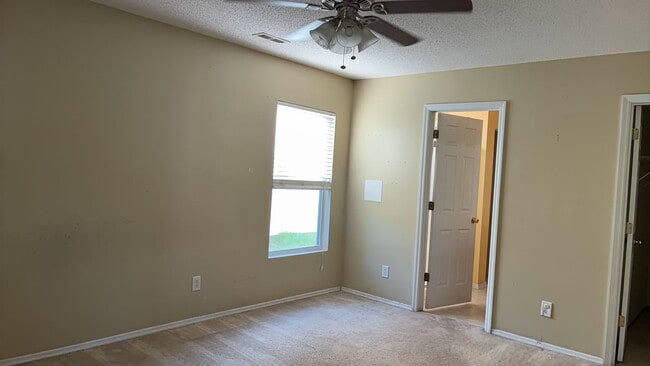 Building Photo - 3BD/ 2BA house in Bellegrove!