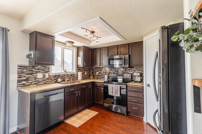 Foto del edificio - 4911 Buffalo Grass Ave