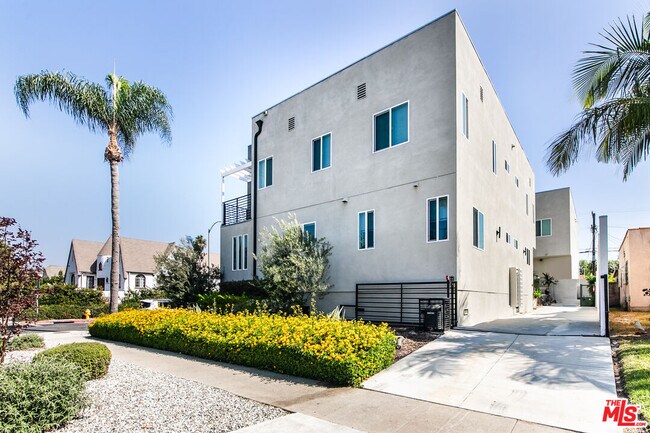 Foto del edificio - 5018 Pickford St