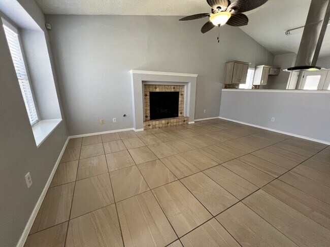Foto del edificio - Beautiful East Side Home-Prime Location!