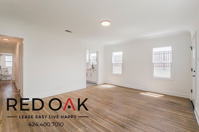 Foto del edificio - 328 N Kingsley Dr