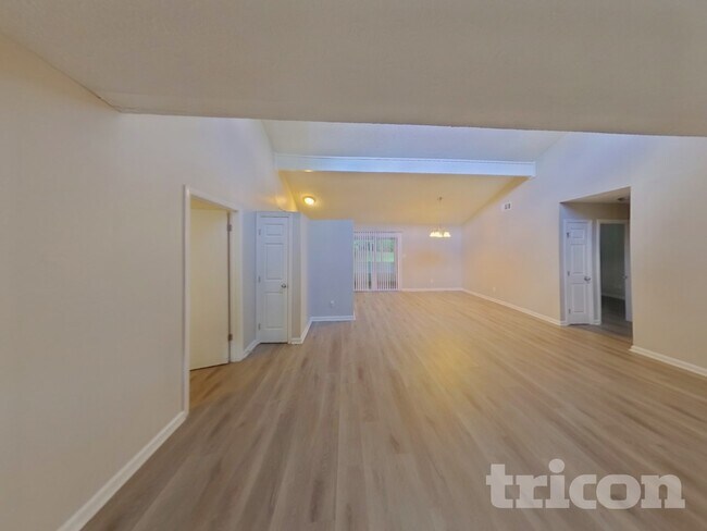 Foto del edificio - 3224 Creekwood Dr