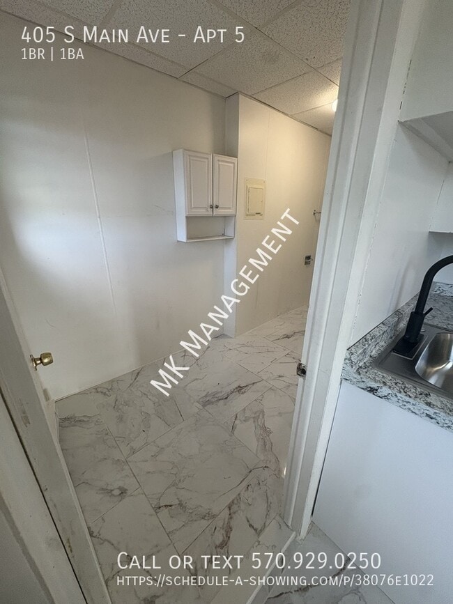 Building Photo - 405 S Main Ave