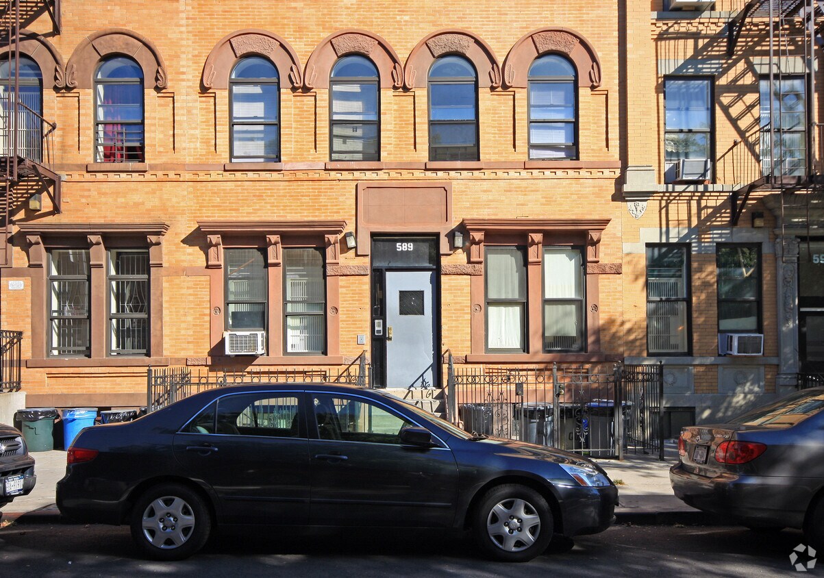 Building Photo - 589 Quincy St