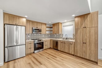 Building Photo - 6715 Aurora Ave N