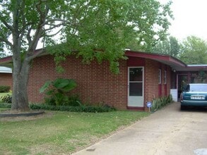 Building Photo - 1904 S Riverview Cir