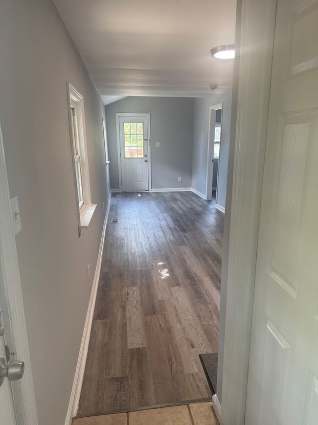 Foto del edificio - Charming 2 bedroom, 1 bath recently updated home ready for move in