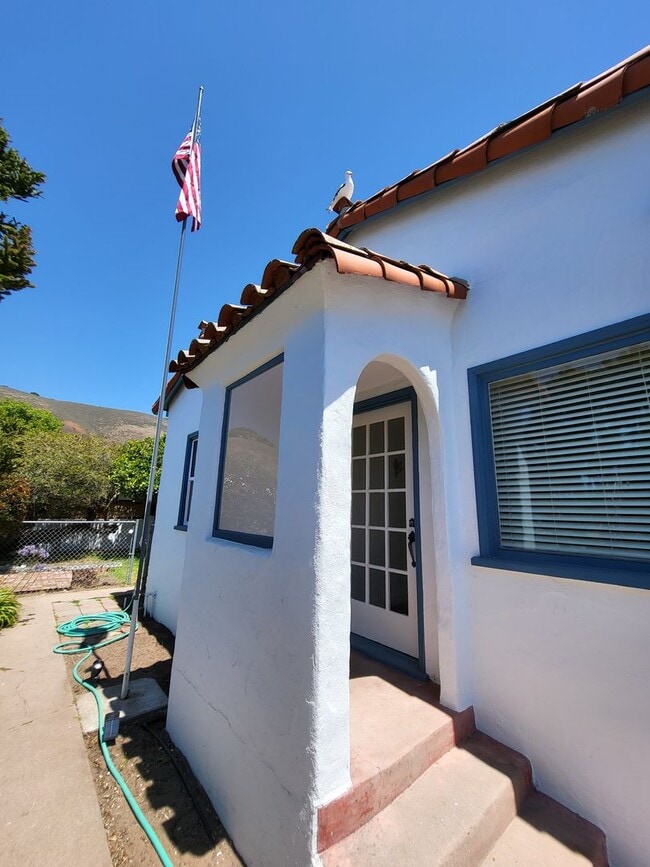 Building Photo - 357-357 Castaic Ave