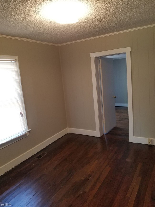 Building Photo - 2 br, 1 bath House - 902 33rd Ave N