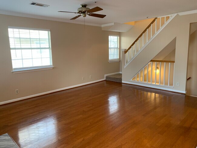 Foto del edificio - 5708 Chapman Mill Dr