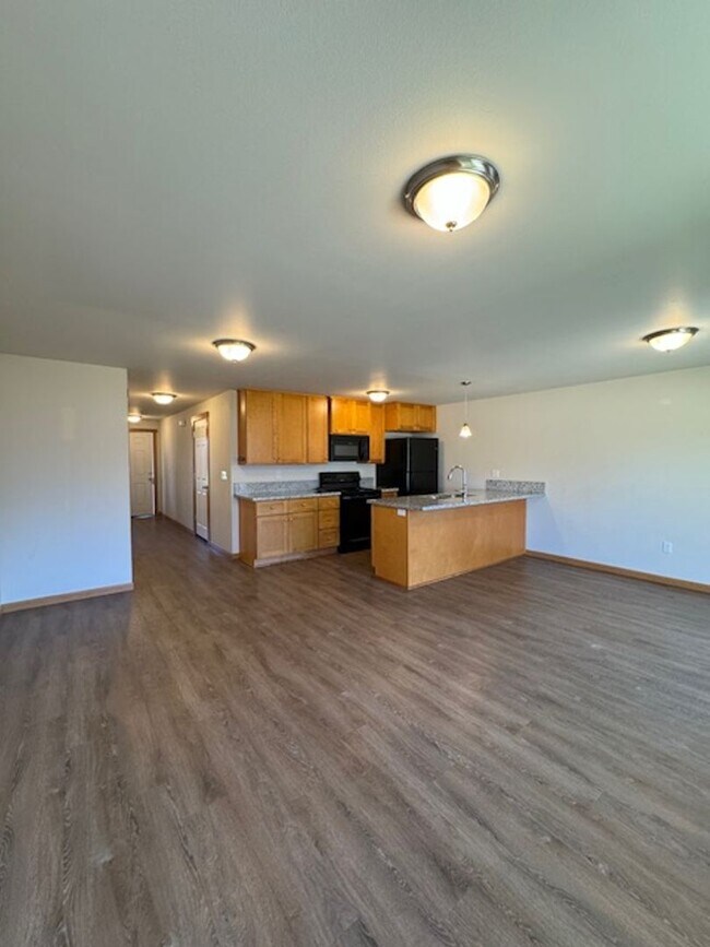 Foto del edificio - 2 Bedroom Townhouse with a fenced backyard!