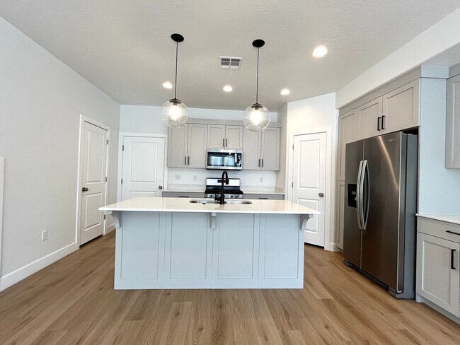 Foto del edificio - Townhome in Woodland Estates - Pool Access