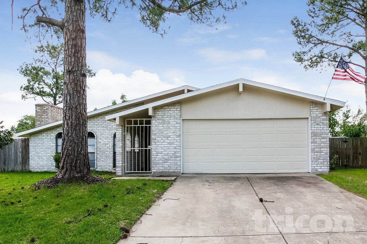 Primary Photo - 5655 Hardwood Forest Dr