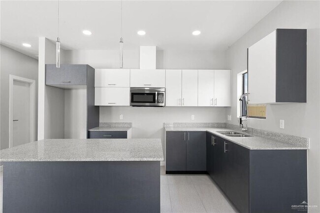Foto del edificio - 15 Summerland Ln