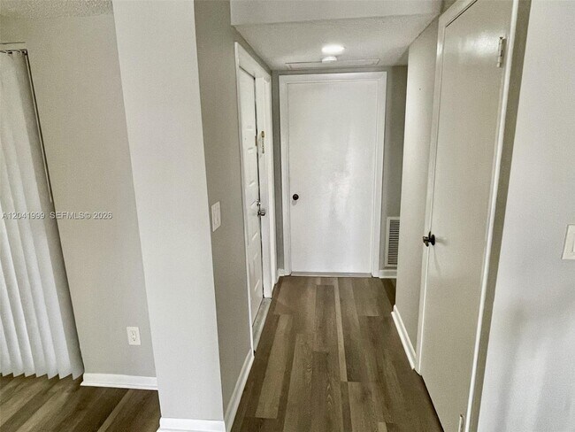 Foto del edificio - 11894 SW 12th Pl