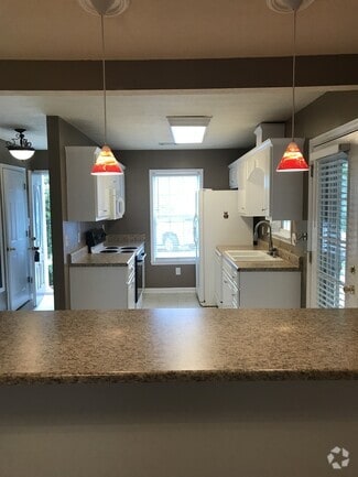 Building Photo - 146 Mel Ville