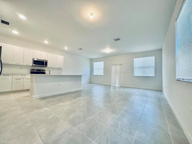 Building Photo - 4 br, 2.5 bath House - 2365 NW 130th St