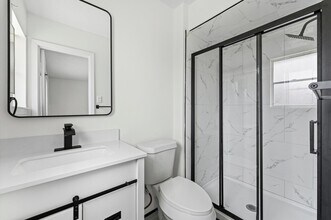 Building Photo - 12123 Plumpoint Dr