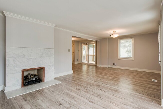 Building Photo - 205 36th Ave N