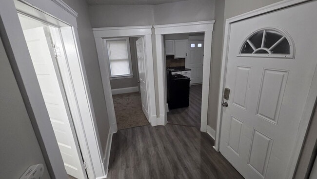 Foto del edificio - "Two story 3-Bedroom Upper Duplex on Denison Ave"