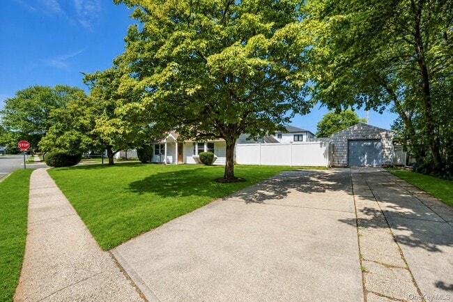 Building Photo - 3173 Roxbury Ln
