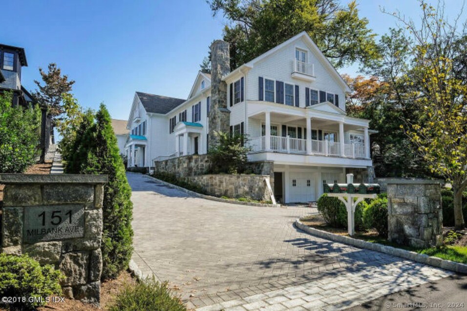 Primary Photo - 151 Milbank Ave