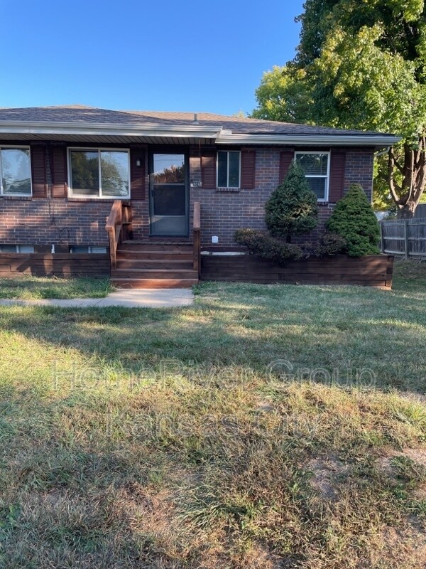Primary Photo - 906 NE 68th St