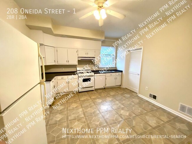 Foto del edificio - Great 2 bedroom,1-1/2 bath home with laund...