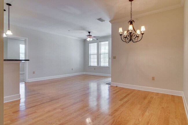 Building Photo - 309 Seven Springs Way