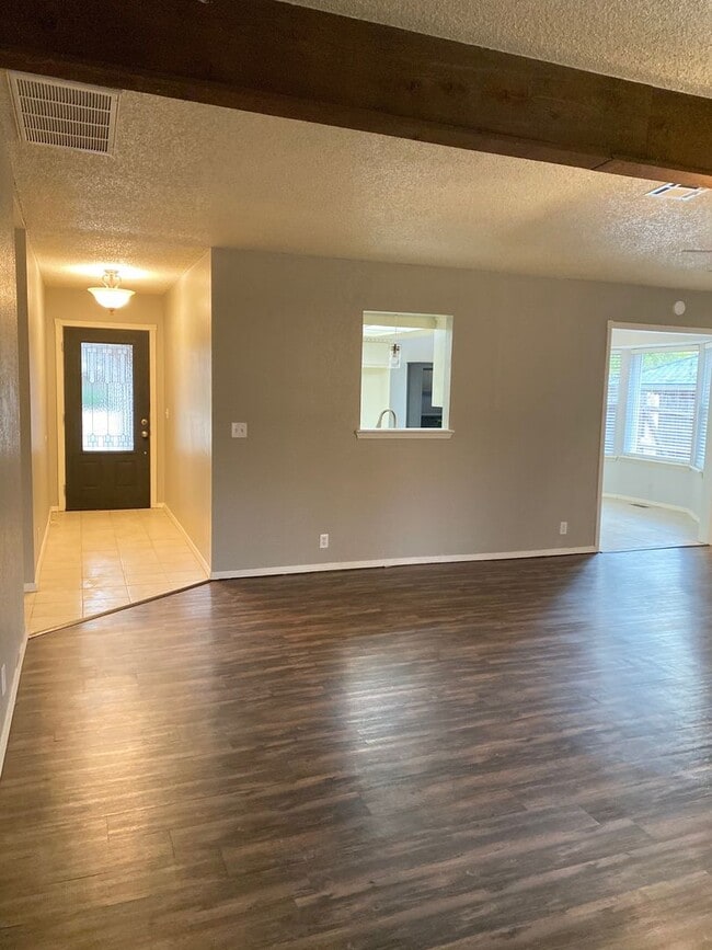 Building Photo - 2805 Summerfield Dr