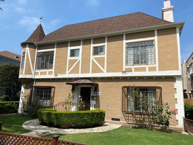 Building Photo - 227 S Poinsettia Pl